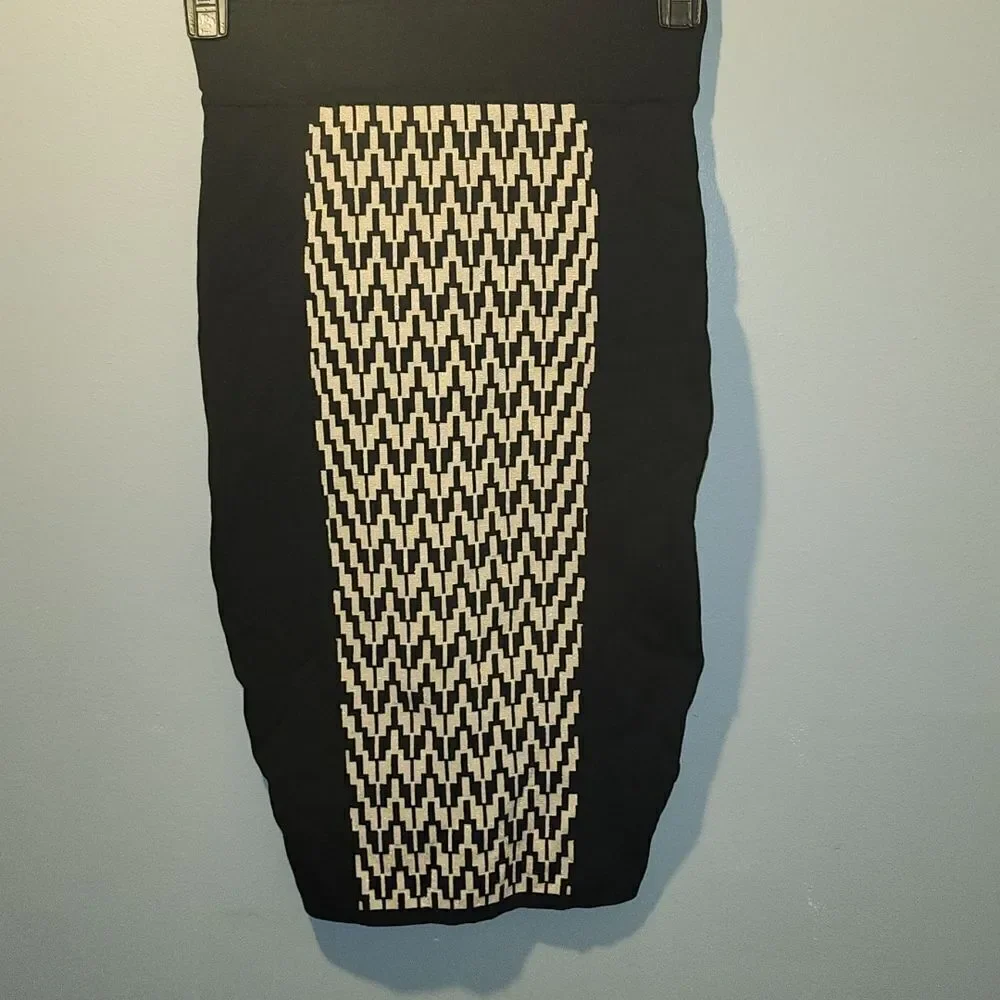 XOXO SKIRT - Picture 1 of 4